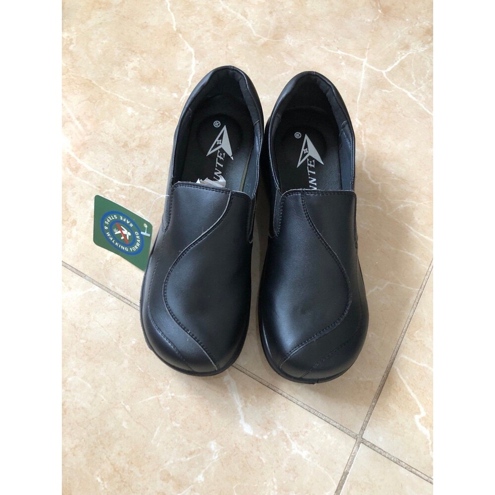 Slip-Resistant Shoes, Women Size 7